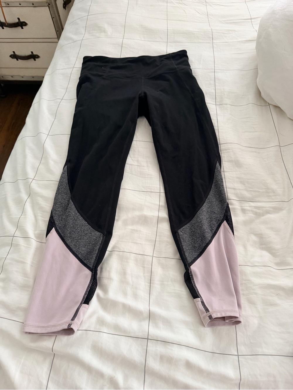 Athleta Black, Grey & Blush Pink Colorblock Mesh 3/4 Leggings (Size M)